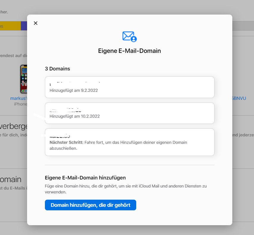 Mit iCloud+ lässt sich eine eigene Domain benutzen. Mit diesem Dialog wird die Verbindung hergestellt. 